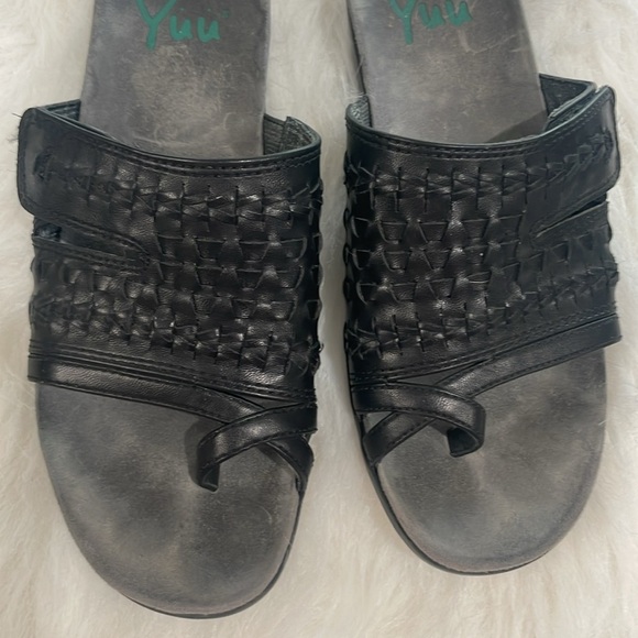 YUU JUDY WOMENS BLACK WEAVED SANDALS WOTH VELCRO CLOSURE SIZE 6-1/2 - Picture 3 of 7